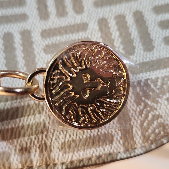 Anne Klein handbag purse taupe with luon logo gold chain accents - Picture 4 of 9